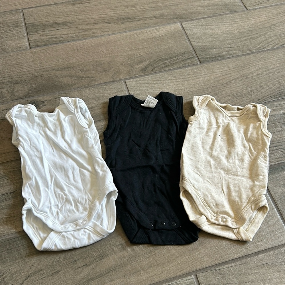 Baby berry neutral tops